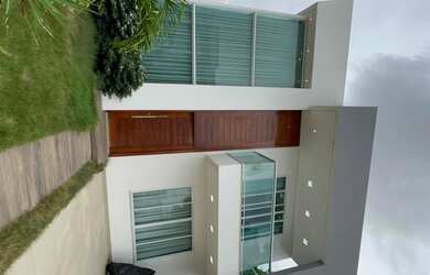 Imagem: A casa em condomínio possui 4 Dormitórios, 4 Banheiros, 4