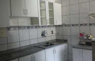 Imagem: O apartamento possui 3 Dormitórios, 1 Banheiro, 2 Vagas na