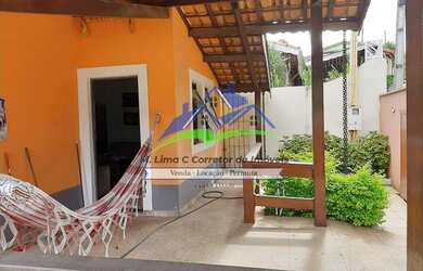 Imagem: A casa possui 2 Dormitórios, 1 Banheiro, 2 Vagas na garagem