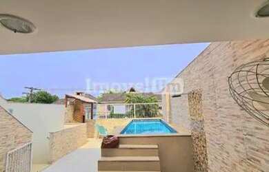 Imagem: A casa em condomínio possui 4 Dormitórios, 4 Banheiros, 2