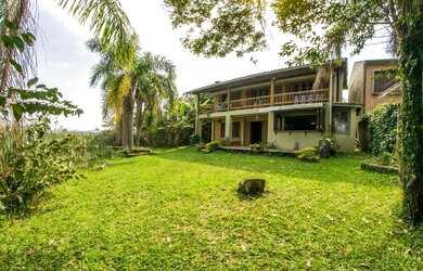 Imagem: A casa em condomínio possui 4 Dormitórios, 2 Banheiros, 3