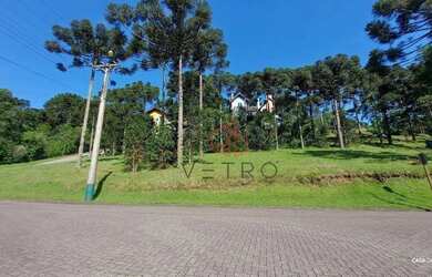 Imagem: O terreno possui 1.628m² de Área e está localizado em Gramado