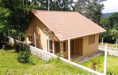 Imagem: A casa possui 1 Dormitório, 1 Banheiro, 2 Vagas na garagem