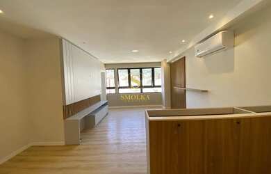 Imagem: O apartamento possui 1 Dormitório, 2 Banheiros, 1 Vaga na garagem