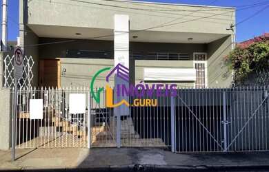 Imagem: A casa possui 4 Dormitórios, 3 Banheiros, 4 Vagas na garagem