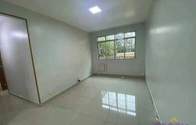 Imagem 2: Venda de apartamento de 3 quartos na Colina. Com armários e amplamente reformado