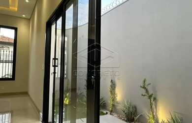 Imagem 2: Casa Residência em Jaú. Piscina, 12m² de Área, 2 Vagas na garageme3...