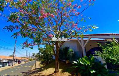 Imagem: A casa em condomínio possui 3 Dormitórios, 2 Banheiros, 2