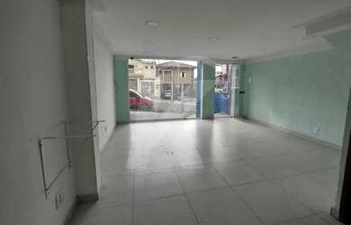 Imagem: O depósito possui 1 Vaga na garagem, 100m² de Área e está