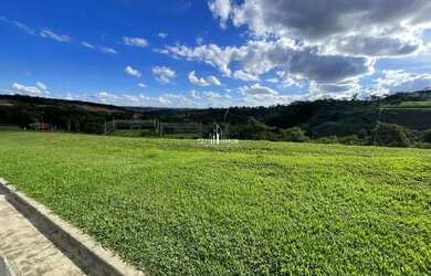 Imagem: O terreno possui 360m² de Área, Imóvel novo e está localizado