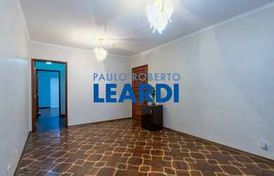 Imagem: A casa possui 3 Dormitórios, 3 Banheiros, 2 Vagas na garagem