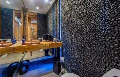 Imagem 8: Sobrado à venda e para locação com 5 suítes no Fazenda da Grama em...