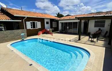 Imagem: A casa possui 3 Dormitórios, 1 Banheiro, 3 Vagas na garagem