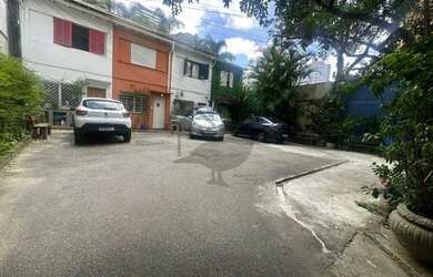 Imagem: A casa possui 3 Dormitórios, 2 Banheiros, 1 Vaga na garagem