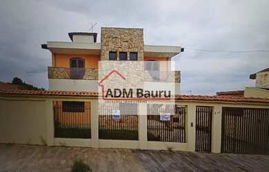 Imagem: A casa possui 5 Dormitórios, 5 Banheiros, 5 Vagas na garagem