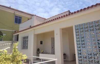 Imagem: A casa possui 3 Dormitórios, 3 Banheiros, 2 Vagas na garagem