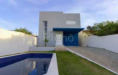 Imagem: A casa possui 3 Dormitórios, 2 Banheiros, 5 Vagas na garagem