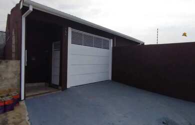 Imagem: A casa possui 4 Dormitórios, 4 Banheiros, 2 Vagas na garagem