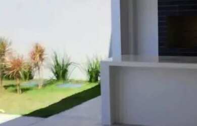 Imagem: A casa possui 4 Dormitórios, 5 Banheiros, 410m² de Área e