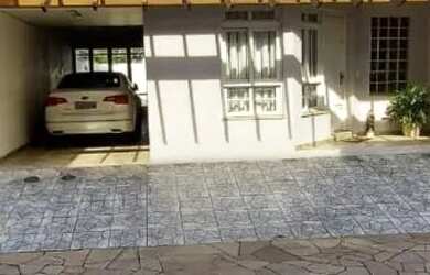 Imagem: A casa em condomínio possui 4 Dormitórios, 4 Banheiros, 5