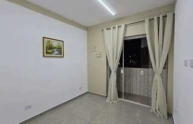 Imagem: O apartamento possui 1 Dormitório, 1 Banheiro, 1 Vaga na garagem