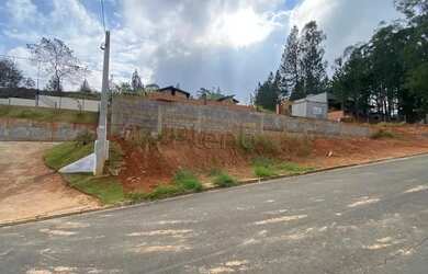 Imagem: O terreno à venda possui 1360m² de Área e está localizado