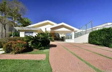 Imagem: A casa em condomínio possui 5 Dormitórios, 5 Banheiros, 4