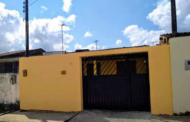 Imagem: A casa possui 2 Dormitórios, 1 Banheiro, 65m² de Área e