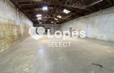 Imagem: O depósito possui 1 Vaga na garagem, 625m² de Área e está