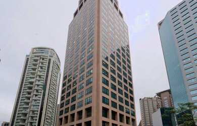 Imagem: O depósito possui 5 Vagas na garagem e 1740m² de Área e está