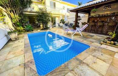 Imagem: A casa em condomínio possui 5 Dormitórios, 5 Banheiros, 4