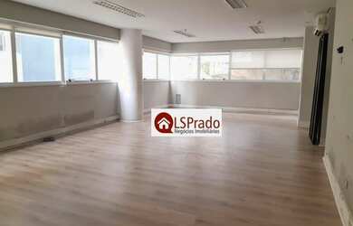 Imagem: O depósito possui 5 Vagas na garagem e 170m² de Área e está