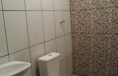 Imagem 1: Qnm 23 fundos 3qts 2 vagas água e luz e ent. separado 800,00 tratar,...