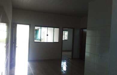 Imagem: A casa possui 2 Dormitórios, 1 Banheiro, 1 Vaga na garagem