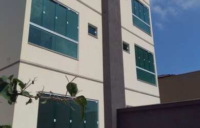 Imagem: A casa possui 3 Dormitórios, 4 Banheiros, 3 Vagas na garagem