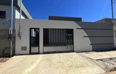 Imagem: A casa em condomínio possui 3 Dormitórios, 3 Banheiros, 3