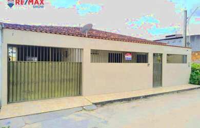 Imagem: A casa possui 3 Dormitórios, 2 Banheiros, 2 Vagas na garagem