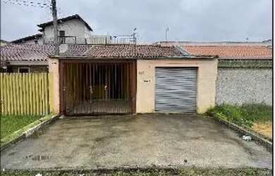 Imagem: A casa possui 3 Dormitórios, 1 Banheiro, 1 Vaga na garagem
