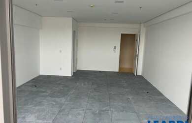 Imagem: O depósito possui 1 Vaga na garagem e 42m² de Área e está