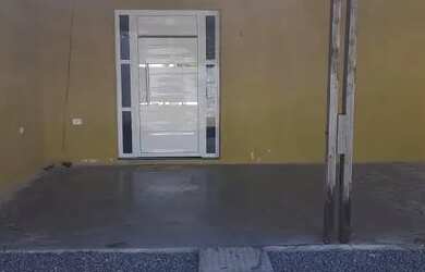 Imagem: A casa possui 3 Dormitórios, 1 Banheiro, 4 Vagas na garagem