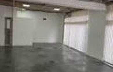 Imagem: O depósito possui 2 Vagas na garagem, 74m² de Área e está