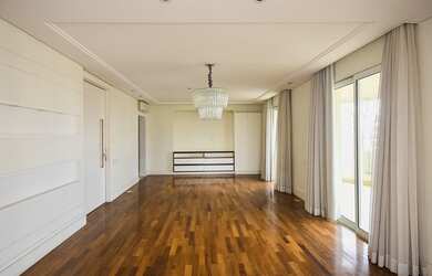 Imagem: O apartamento possui 4 Dormitórios, 5 Banheiros, 4 Vagas na