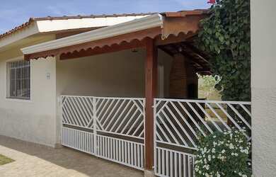 Imagem: A casa em condomínio possui 2 Dormitórios, 1 Banheiro, 2 Vagas