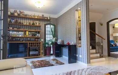 Imagem: A casa possui 3 Dormitórios, 4 Banheiros, 4 Vagas na garagem