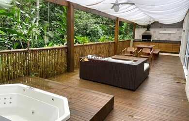 Imagem: A casa em condomínio possui 4 Dormitórios, 4 Banheiros, 2