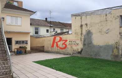 Imagem: A casa possui 4 Dormitórios, 4 Banheiros, 2 Vagas na garagem