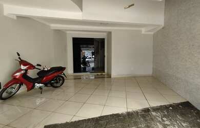 Imagem: A casa possui 2 Dormitórios, 1 Banheiro, 1 Vaga na garagem