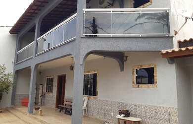 Imagem: A casa possui 5 Dormitórios, 4 Banheiros, 2 Vagas na garagem