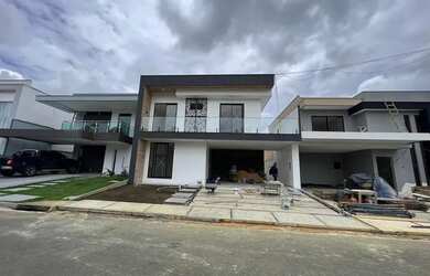 Imagem: A casa em condomínio possui 5 Dormitórios, 2 Banheiros, 4