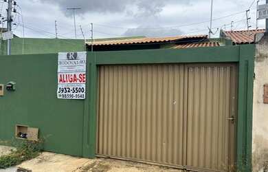 Imagem: A casa possui 3 Dormitórios, 2 Banheiros, 2 Vagas na garagem